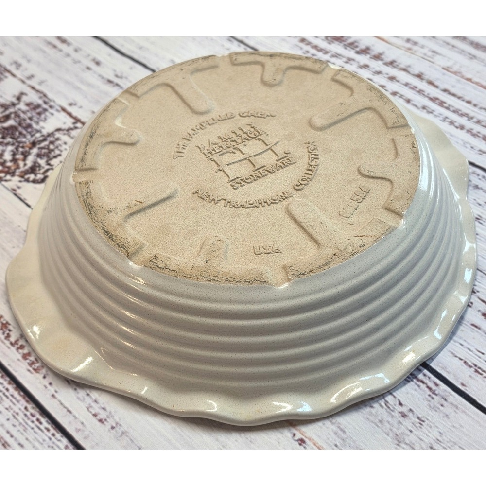 Pampered Chef Pie Plate 9in Cream Excellent Scalloped Stoneware USA - Picture 2 of 5